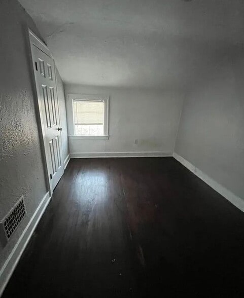 Building Photo - 5520 Haverhill St