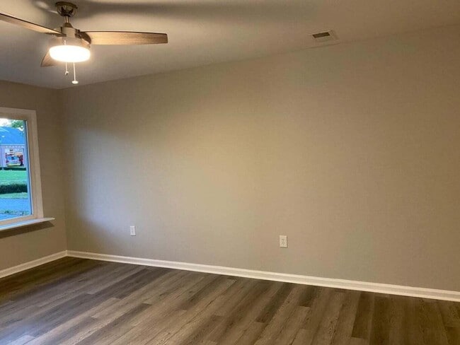 Building Photo - 3004 Arrowhead Dr