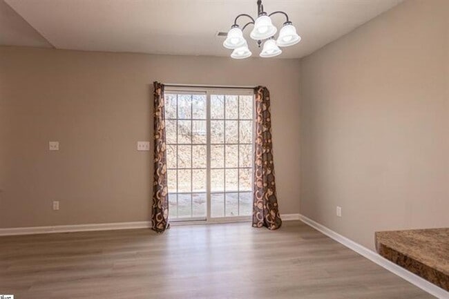 Building Photo - 3 Bed, 2 Bath Home Available in Spartanburg