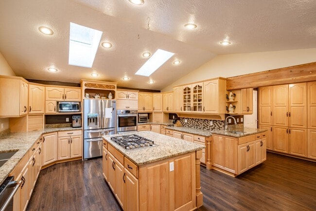 Building Photo - Must See in Bartel’s Canyon View Estates!