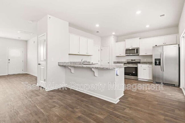 Building Photo - 806 Lilyford Ln