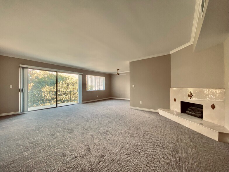 Building Photo - 420 S Madison Ave