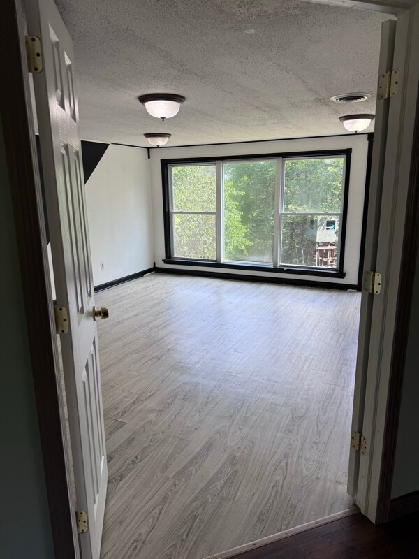 Building Photo - 604 Crowley Rd