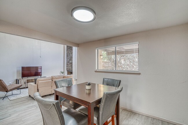 Building Photo - 311 Zenith Dr