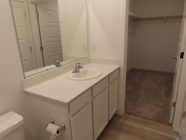 Building Photo - 12800 Spotted Wren Cir