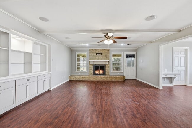 Building Photo - 7215 Ridge Oak Dr