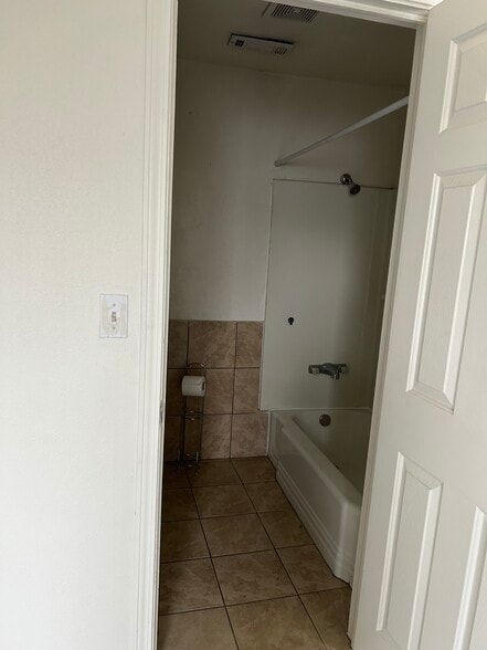 Building Photo - 276 Adams St