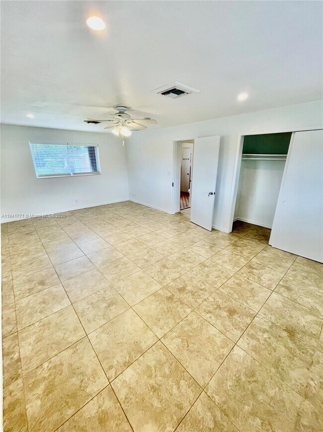 Building Photo - 4430 W Broward Blvd
