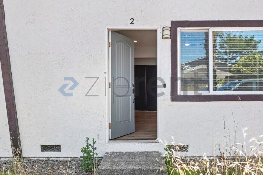 Building Photo - Unit Apt 2