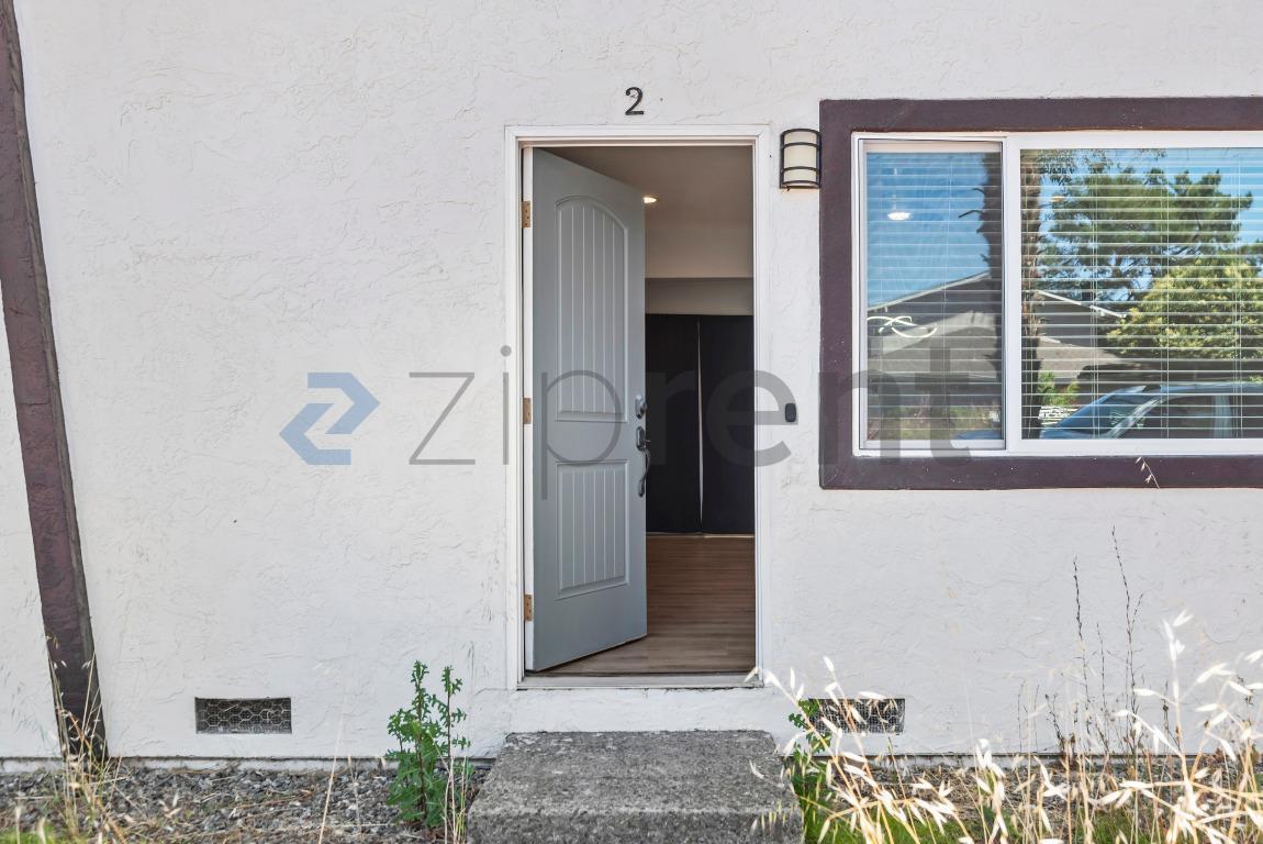 Building Photo - Unit Apt 2