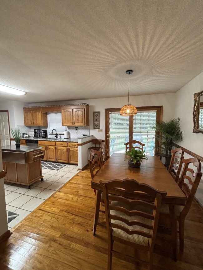 Building Photo - 1631 Warwick Ct