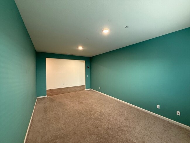 Building Photo - 4-bedroom single story in Manteca!