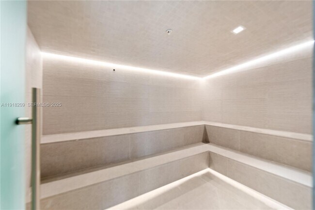 Building Photo - 900 Biscayne Blvd