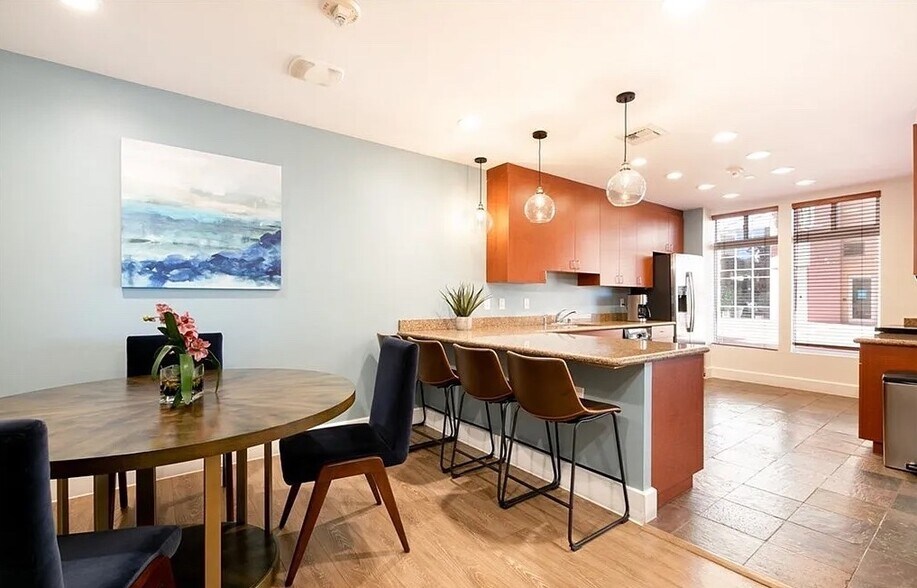 Building Photo - 388 E Ocean Blvd