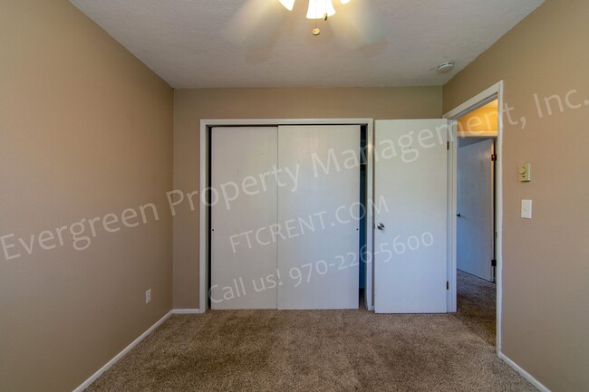 Building Photo - Great 2 bed 1 bath Condo in a Great Location!