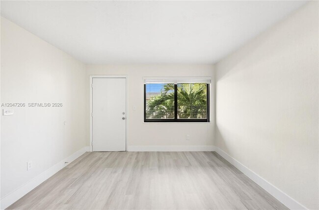 Building Photo - 1330 W 29th St