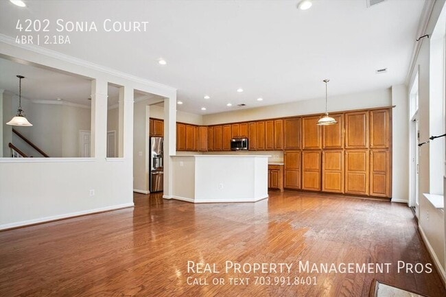 Building Photo - 4202 Sonia Ct