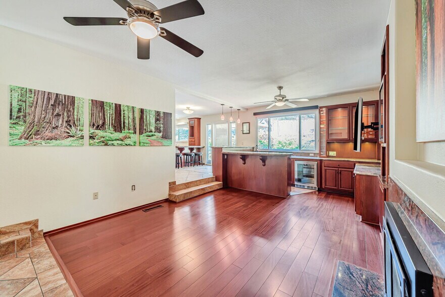 Building Photo - 520 Weybridge Dr