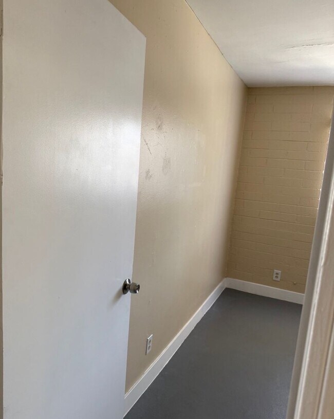 Building Photo - 2117 Ballard Dr