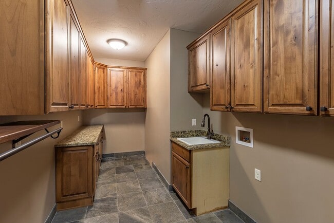 Building Photo - Ranch home in Kamas