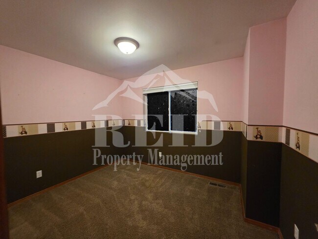 Building Photo - 1080 Heron Ridge Ave