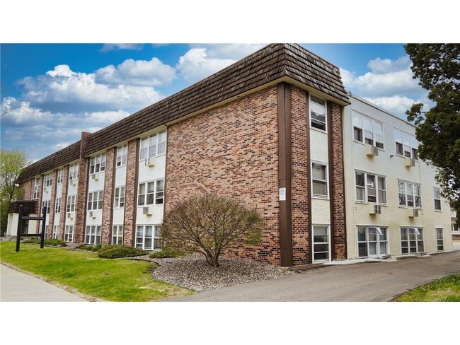 Building Photo - 2216 Pleasant Ave