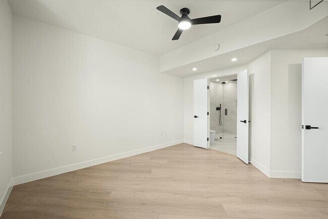 Building Photo - 54 Rainey St