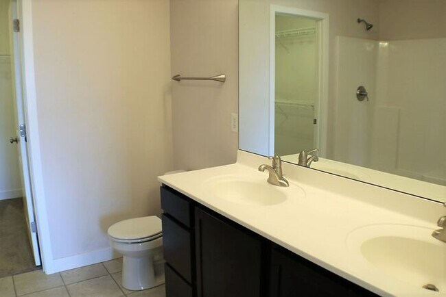 Building Photo - $2,000 | 3 Bedroom, 3 Bathroom TOWN HOME | PET Friendly* | Sublease* | Available for August 1st, ...