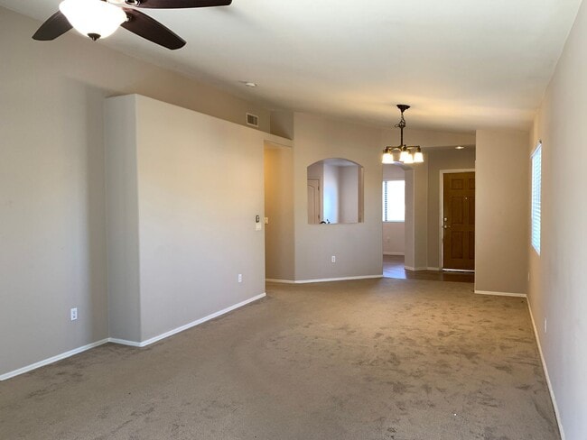 Building Photo - 3Bdm 2Ba Home, Popular Location, Available...