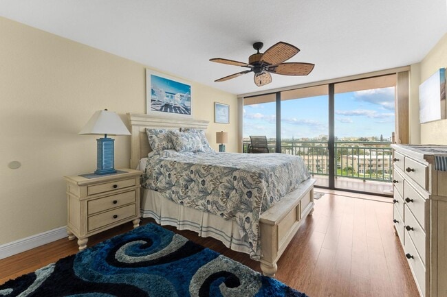 Building Photo - 1 Key Capri