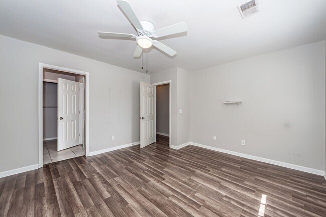 Building Photo - 4 Bedroom, 2.5 Bathroom Home in Tall Pines...