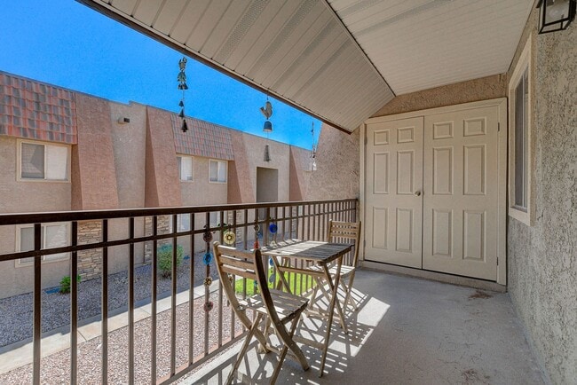 Building Photo - SINGLE BEDROOM CONDO IN GUARD GATED COMMUN...