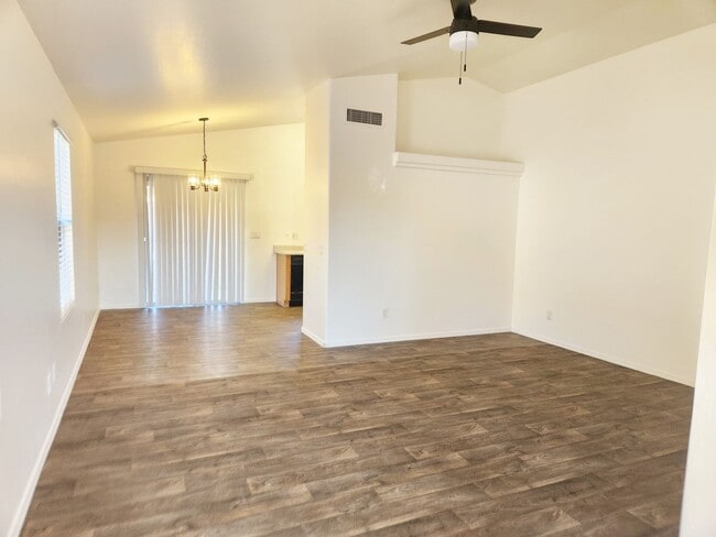 Building Photo - 3 bed 2 bath home