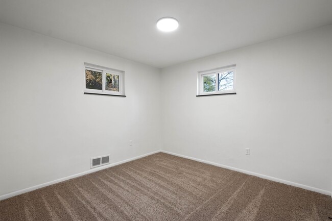 Building Photo - MOVE IN SPECIAL! SCORE HALF OFF 1ST MONTH'...