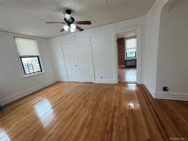 Building Photo - 266 Jericho Tpke