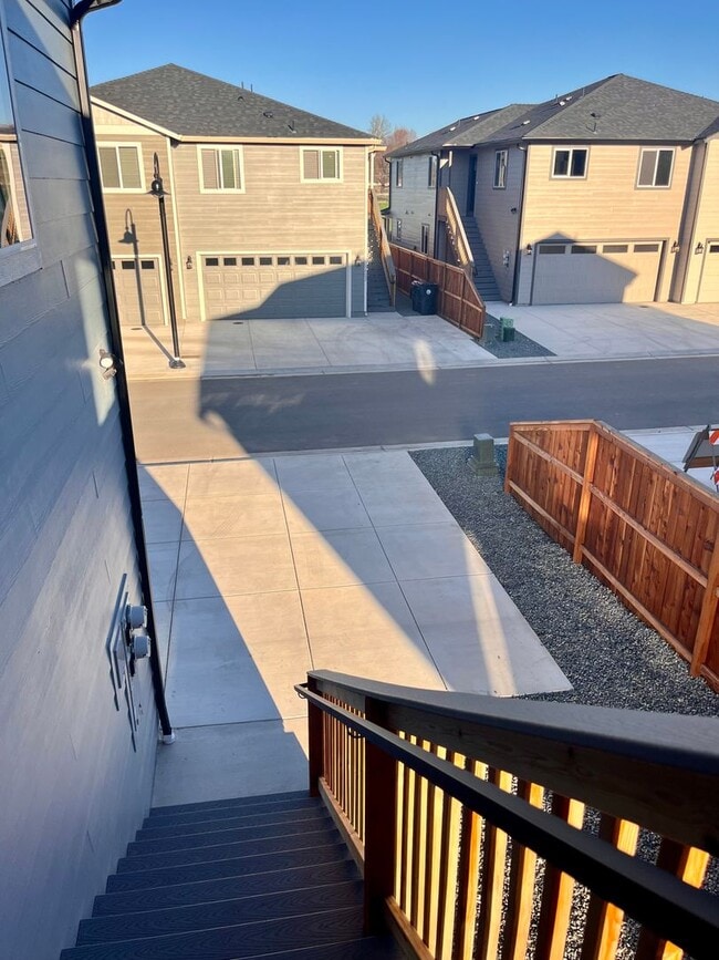 Building Photo - Medford/Central Point Area - 1 Bedroom / 1 Bath New Construction