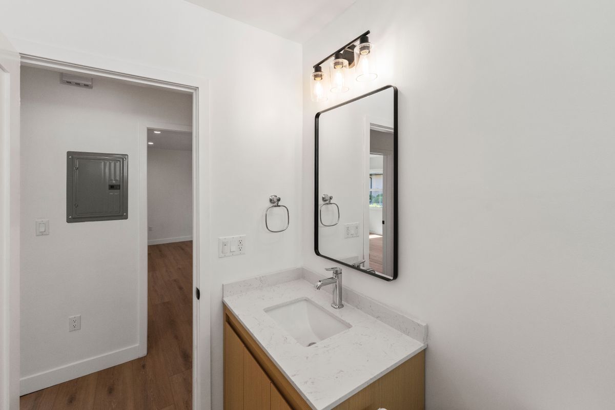 Building Photo - 2819 Sycamore Ave