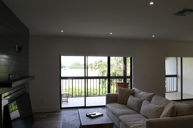 Building Photo - 11311 Pond View Dr