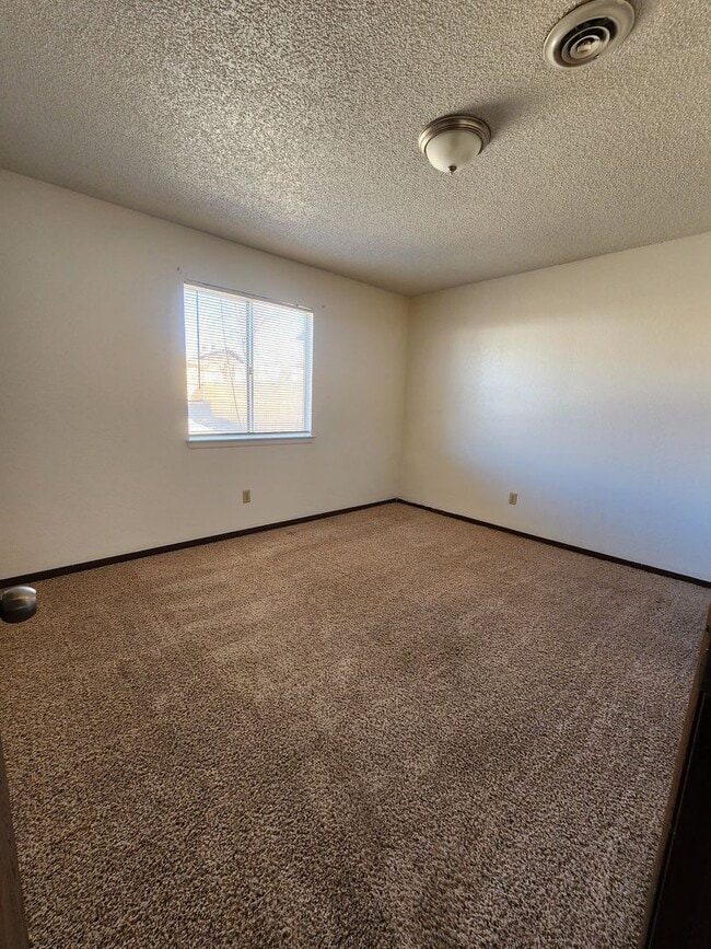 Building Photo - 3BD Behind Define Fitness on 21st