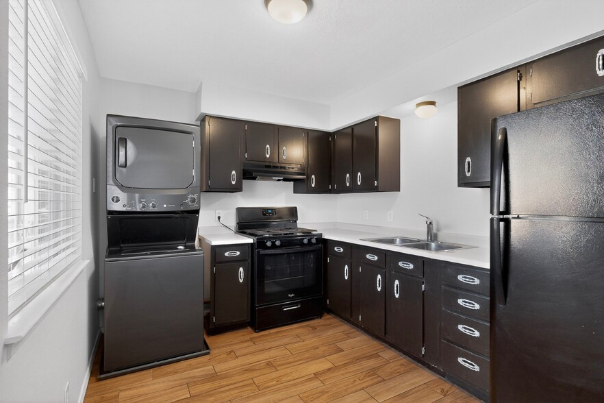 Building Photo - 225 Hanosh Ct SE
