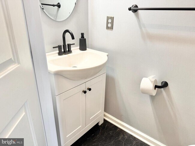 Building Photo - 35 Live Oak Ln