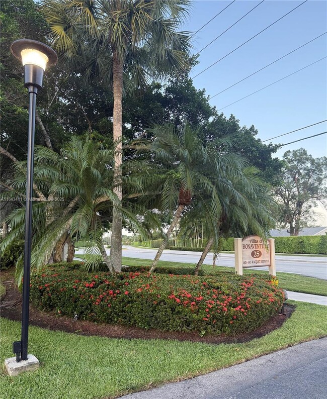 Building Photo - 679 Racquet Club Rd