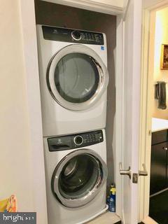 Building Photo - 11 Silverway Dr