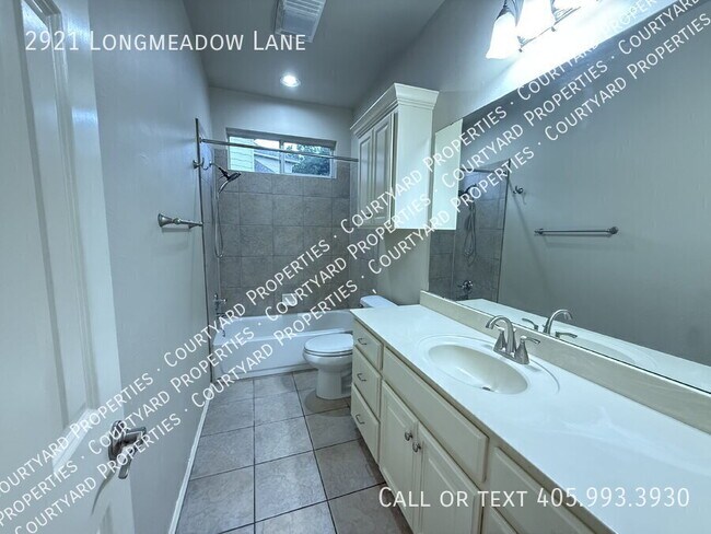 Building Photo - 2921 Longmeadow Ln