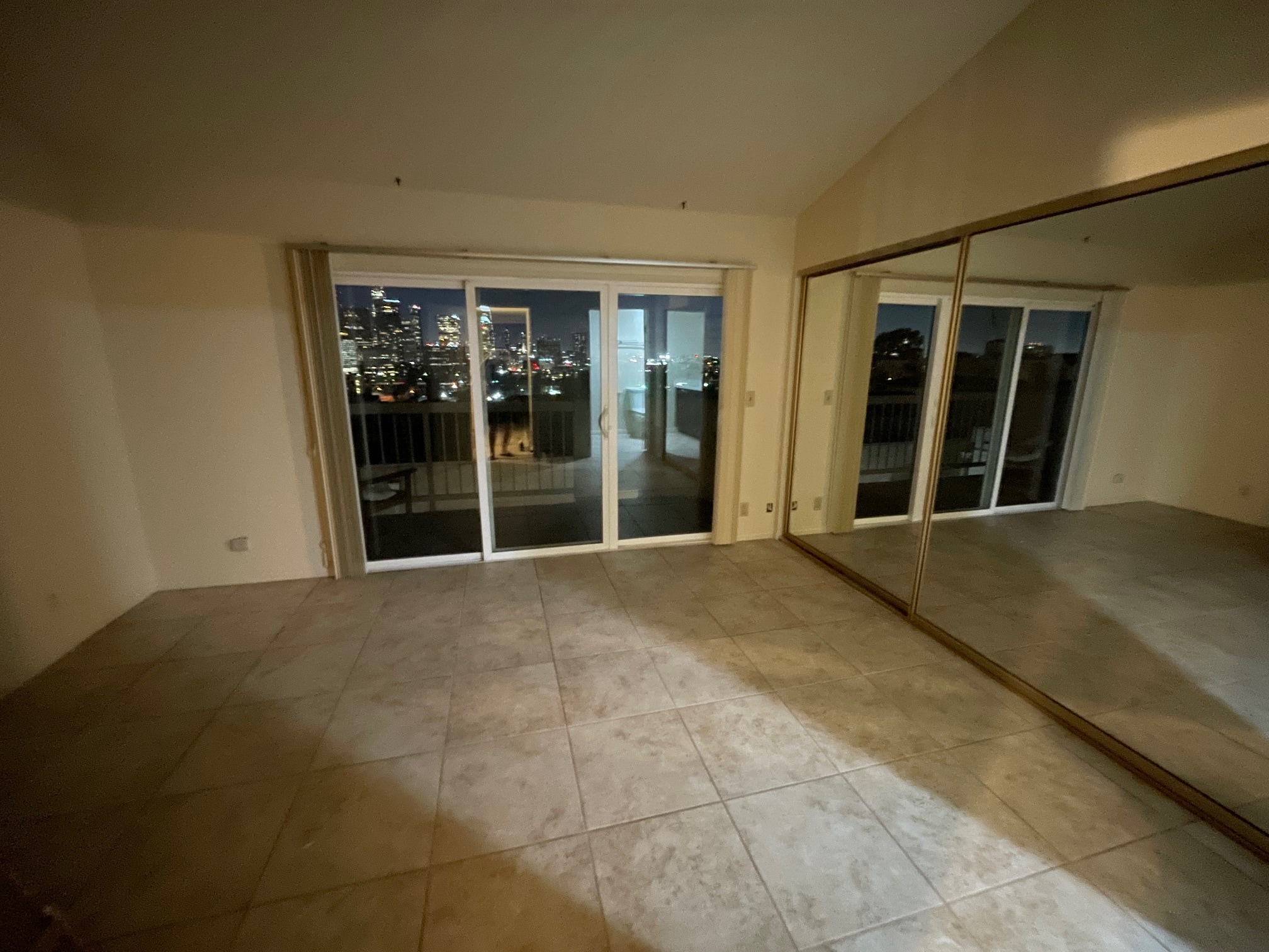 master bedroom - 999 Figueroa Ter