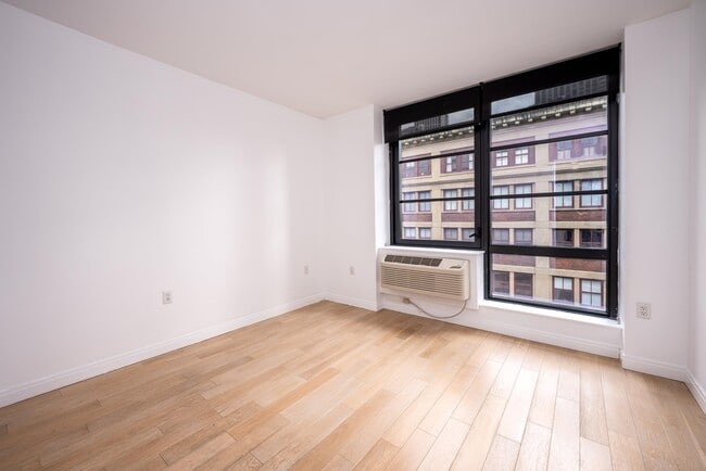 Building Photo - 160 1st St