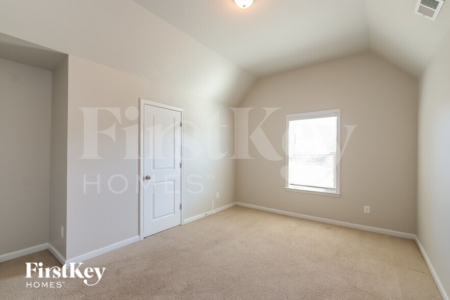 Building Photo - 325 Stonecreek Pkwy