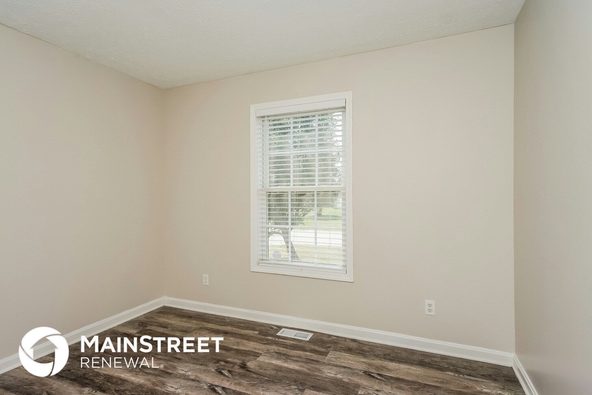 Building Photo - 388 Tecumseh Dr