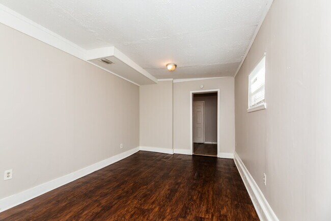 Building Photo - 961 Kenmore St