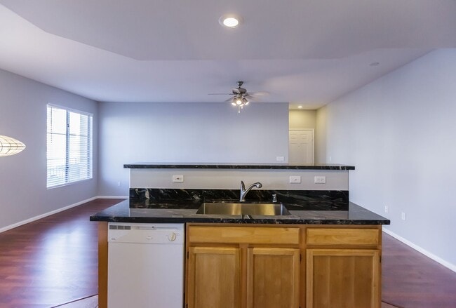 Building Photo - Downstairs condo located in Summerlin